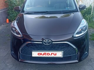 2020 Toyota Sienta II Рестайлинг, коричневый, 1770000 рублей, вид 3