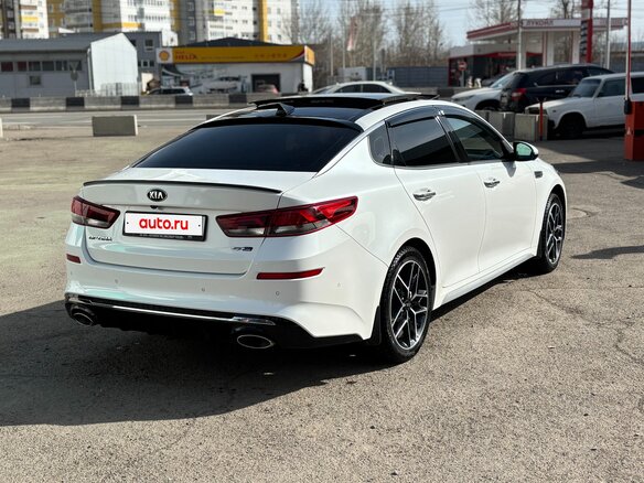 2019 Kia Optima IV Рестайлинг, белый, 1990000 рублей - вид 6