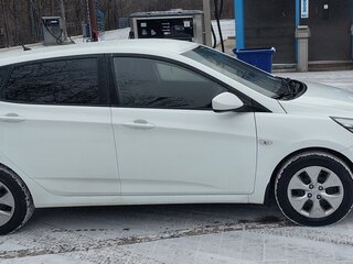 2014 Hyundai Solaris I Рестайлинг, белый, 950000 рублей, вид 5