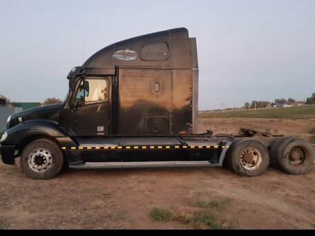 2000 Freightliner Columbia, чёрный, 1500000 рублей, вид 2