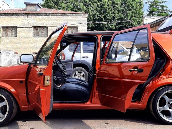 1988 Volkswagen Golf II, оранжевый, 460000 рублей - вид 11