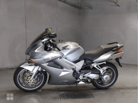 2004 Honda VFR 800, серебристый, 530000 рублей, вид 2