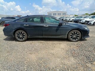 2022 Toyota Avalon V, чёрный, 3700000 рублей, вид 4