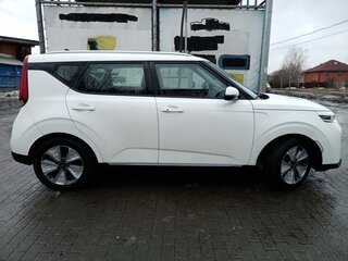 2019 Kia Soul EV II, белый, 2000000 рублей, вид 4