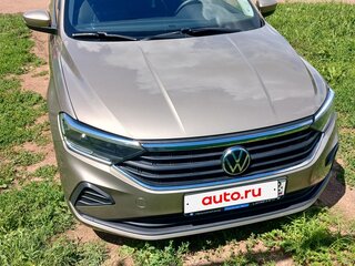 2020 Volkswagen Polo VI, коричневый, 1400000 рублей, вид 2