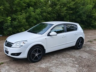 2012 Opel Astra H Рестайлинг, белый, 650000 рублей, вид 1