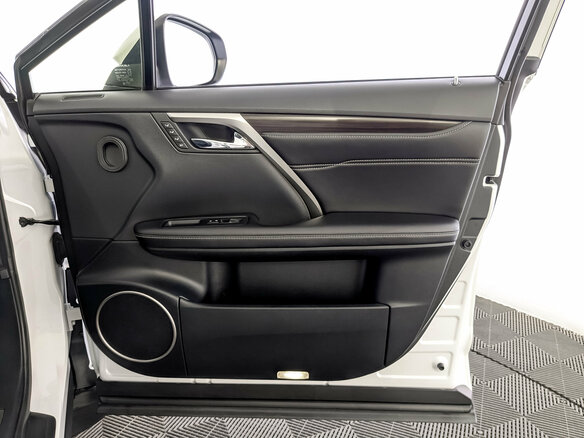 2019 Lexus RX 300 IV Рестайлинг, белый, 4360000 рублей - вид 24