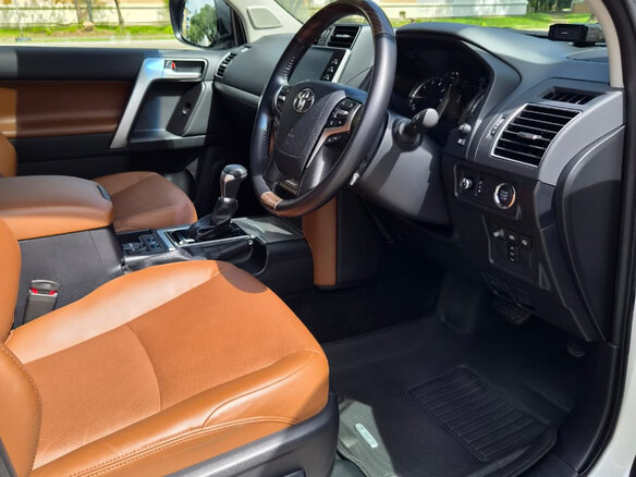 2022 Toyota Land Cruiser Prado 150 Series Рестайлинг 3, белый, 6350000 рублей - вид 28