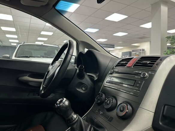 2008 Toyota Auris I, чёрный, 576000 рублей - вид 11