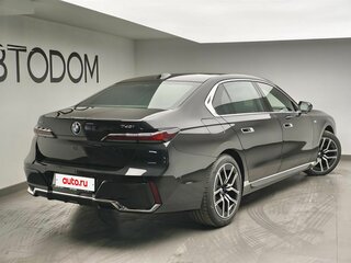 2025 BMW 7 серии 740i xDrive VII (G70), чёрный, 17990000 рублей, вид 4