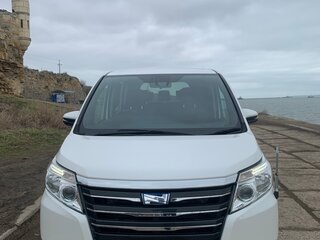 2016 Toyota Noah III (R80), белый, 1950000 рублей, вид 2