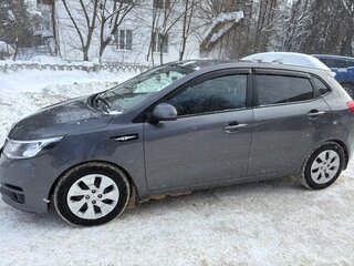 2017 Kia Rio III Рестайлинг, серый, 1125000 рублей, вид 4