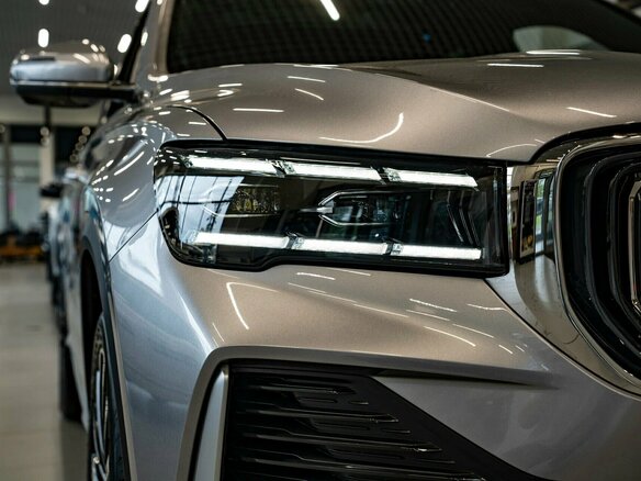 2026 Geely Monjaro I Рестайлинг, серый - вид 3