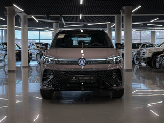 2026 Volkswagen Tiguan L Pro III (China Market), серый, 4830000 рублей, вид 3