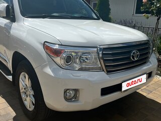 2012 Toyota Land Cruiser 200 Series Рестайлинг 1, белый, 3500000 рублей, вид 3