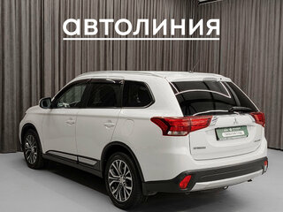2015 Mitsubishi Outlander III Рестайлинг 2, белый, 1950000 рублей, вид 4