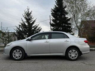 2011 Toyota Corolla X (E140, E150) Рестайлинг, серебристый, 1300000 рублей, вид 3
