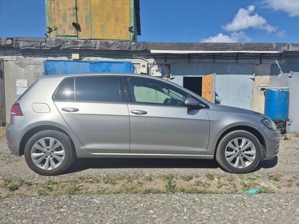 2018 Volkswagen Golf VII Рестайлинг, серебристый, 1700000 рублей - вид 5