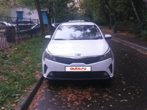 2021 Kia Rio IV Рестайлинг, белый, 1150000 рублей