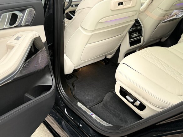 2021 BMW X7 40d I (G07), чёрный, 10100000 рублей - вид 17