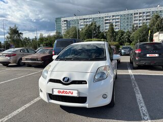 2010 Toyota Vitz II (XP90), белый, 750000 рублей, вид 1