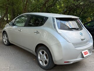 2011 Nissan Leaf I (ZE0/AZE0), серый, 630000 рублей, вид 4