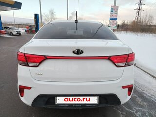 2019 Kia Rio IV, белый, 985000 рублей, вид 5