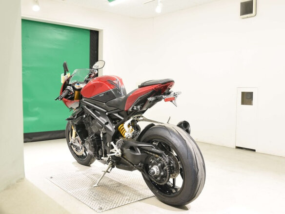 2022 Triumph Speed Triple, красный, 1200000 рублей - вид 5