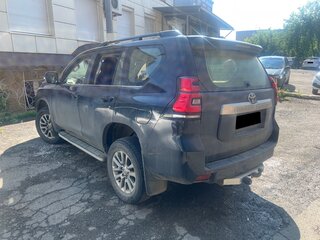 2017 Toyota Land Cruiser Prado 150 Series Рестайлинг 2, чёрный, 3190000 рублей, вид 4