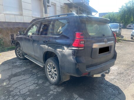 2017 Toyota Land Cruiser Prado 150 Series Рестайлинг 2, чёрный, 3360000 рублей, вид 4