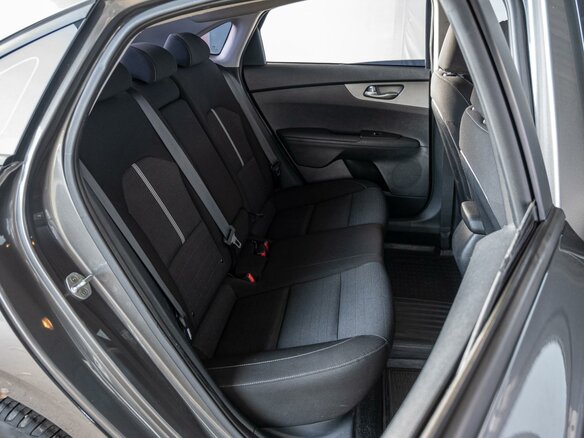 2019 Kia Cerato IV, серый, 1790000 рублей - вид 6