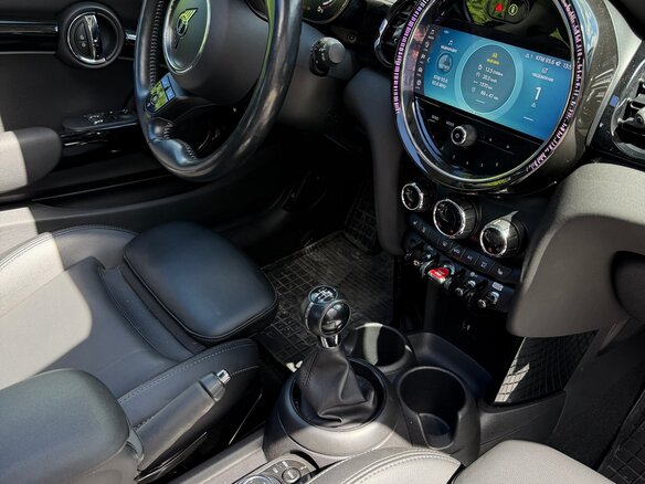 2021 Mini Hatch Cooper S III (F55/F56) Рестайлинг 2, красный, 2675000 рублей - вид 18