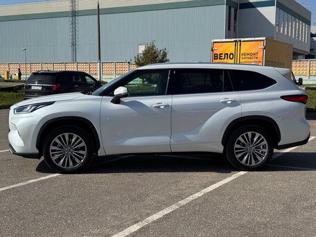 2026 Toyota Highlander IV (XU70), белый, 6300000 рублей, вид 4
