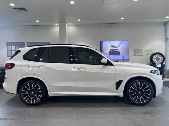 2025 BMW X5 40i IV (G05/G18) Рестайлинг, белый, 15290000 рублей - вид 15