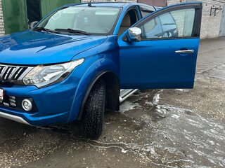 2017 Mitsubishi L200 V, синий, 3500000 рублей, вид 1