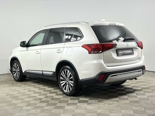 2021 Mitsubishi Outlander III Рестайлинг 3, белый, 2250000 рублей, вид 2