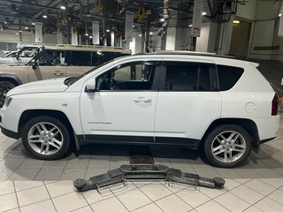 2013 Jeep Compass I Рестайлинг 2, белый, 1490000 рублей, вид 4