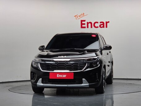 2023 Kia Seltos I Рестайлинг, чёрный, 2150000 рублей, вид 2