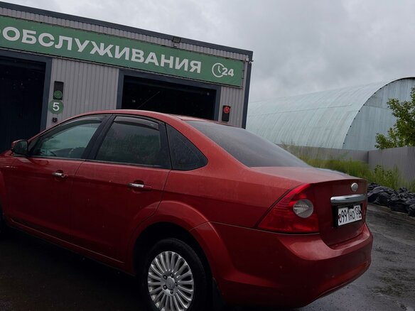 2008 Ford Focus II Рестайлинг, красный, 550000 рублей - вид 5