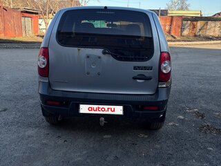 2015 Chevrolet Niva I Рестайлинг, серебристый, 500000 рублей, вид 3