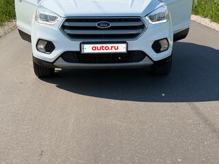2017 Ford Kuga II Рестайлинг, белый, 1800000 рублей, вид 1