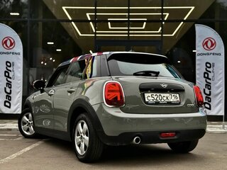 2020 Mini Hatch Cooper III (F55/F56) Рестайлинг, серый, 1900000 рублей, вид 4