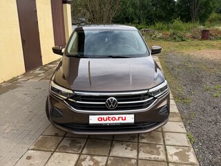 2022 Volkswagen Polo VI, коричневый, 2050000 рублей, вид 2