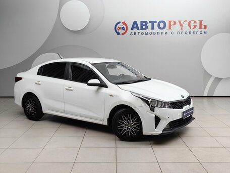 2021 Kia Rio IV Рестайлинг, белый, 1398000 рублей, вид 1