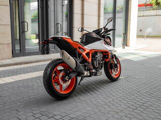 2026 KTM 990 Duke, оранжевый, 1990000 рублей, вид 4