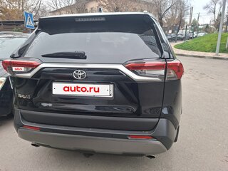 2021 Toyota RAV4 V (XA50), чёрный, 3500000 рублей, вид 2