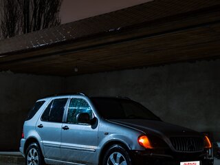 1999 Mercedes-Benz M-Класс 320 I (W163), серебристый, 670000 рублей, вид 1