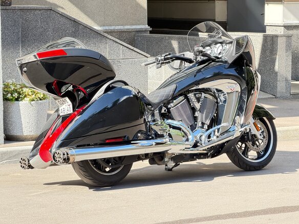 2013 Victory Vision Tour, чёрный