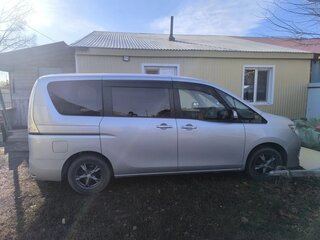 2015 Nissan Serena IV (C26), серебристый, 1800000 рублей, вид 3