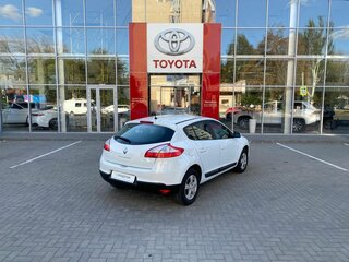 2014 Renault Megane III Рестайлинг, белый, 899000 рублей, вид 5